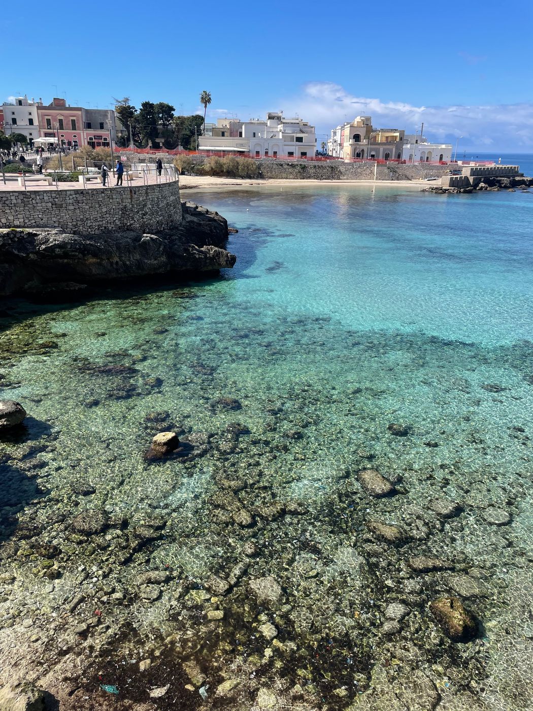 Mare cristallino turchese vicino Santa Maria al Bagno